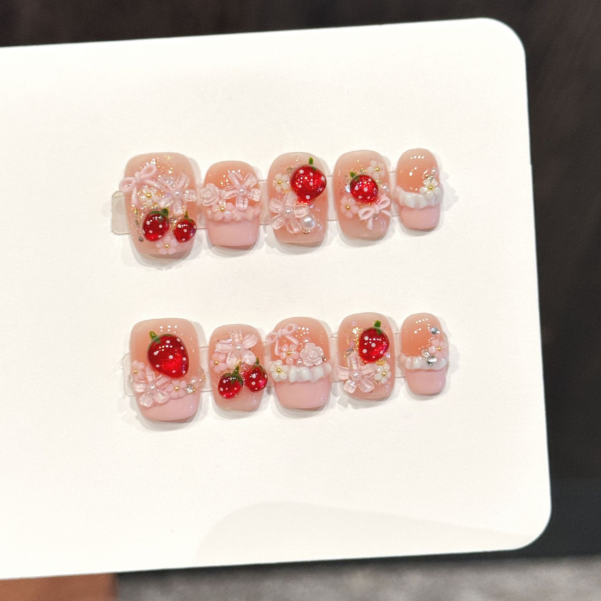 Resin Art Flower - 10 szt. Urocze czerwone paznokcie na